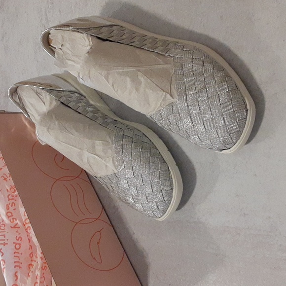 Easy Spirit Shoes Nwt Easy Spirit Silver Slides Poshmark
